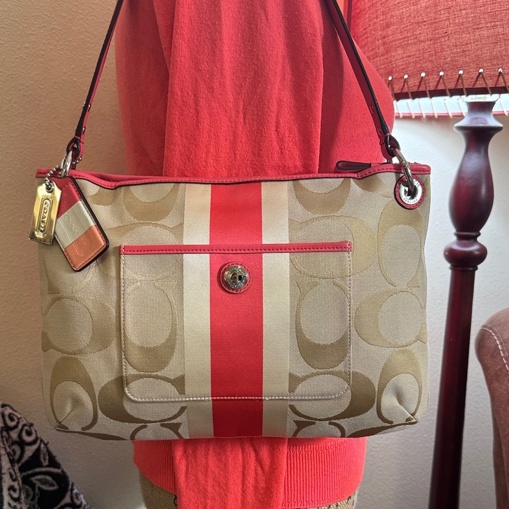 NWOT COACH medium sized handbag. Zip closure, multicolor tag & beautiful color.